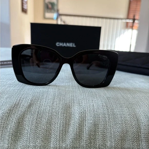 CHANEL Sunglasses. AUTHENTIC & POLARIZED. Black frame grey lenses. ❗️LIKE NEW ‼️ - Picture 11 of 11